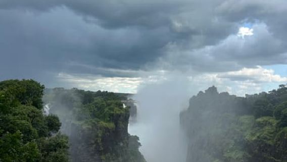 Victoria Falls Ultimate Day: 2 Countries, Culture & Icons