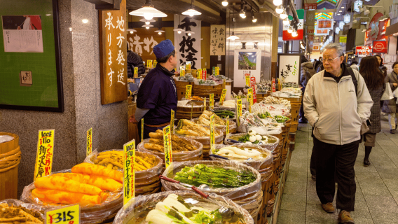 Kyoto: Nishiki Market & Hidden Local Gems with a Local Guide
