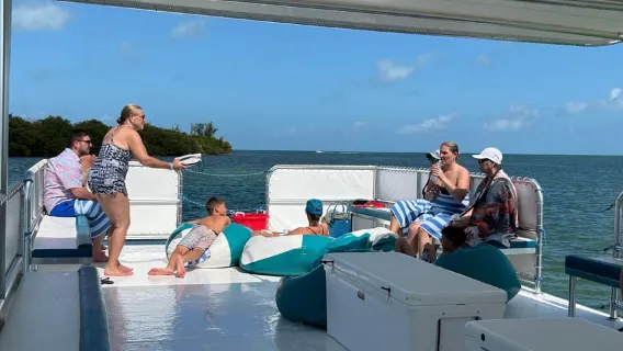 Marathon: Morning Mimosas Boat Tour met zwemstop