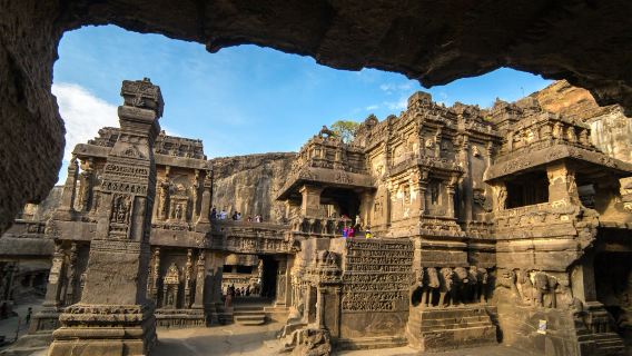 Khám phá Ajanta & Ellora trong một ngày từ Mumbai – Bao gồm chuyến bay, hướng dẫn viên và phương tiện di chuyển riêng