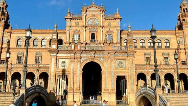 세비야의 상징적인 명소: 가이드 도보 투어