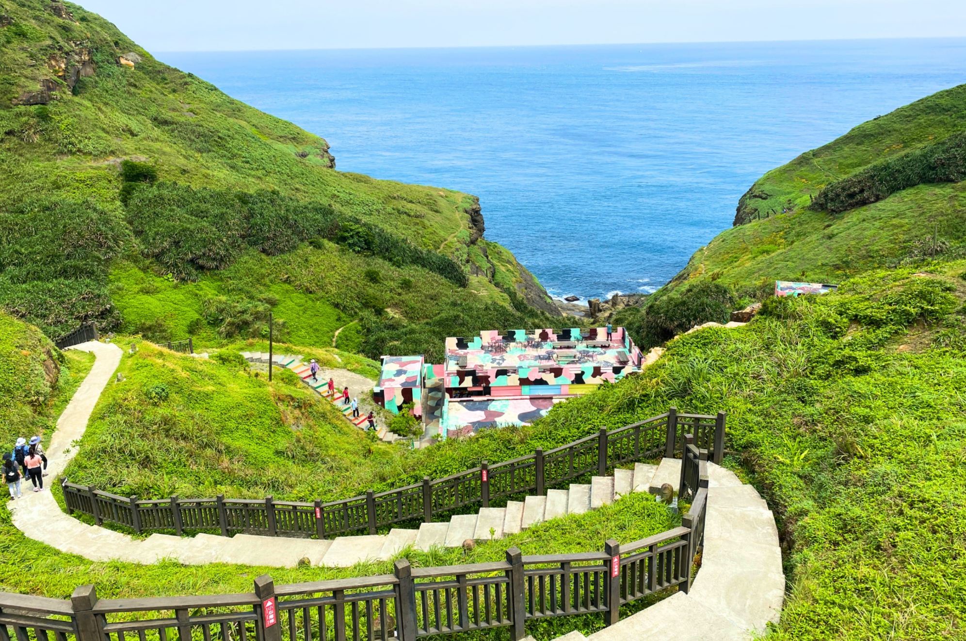 Taipei Bitou Cape Park + Zhengbin Fishing Harbor + Heping Island Park + Keelung MiaoKou Night Market 1-day tour