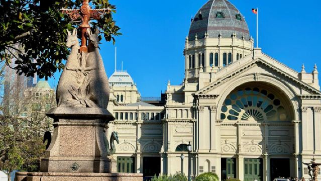 ทัวร์เช่า รถเช่าเหมา ทัวร์วันเดียว/ทัวร์หลายวัน สวนคาร์ลตัน + เรือนจำเก่าเมลเบิร์น + สถานีรถไฟฟลินเดอร์สสตรีท พร้อมบริการภาษาจีนและภาษาอังกฤษ