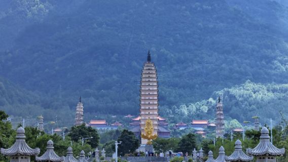 Dali: Cangshan Mountain + Three Pagodas of Chongsheng Temple + Longkan Wharf + Haishe Park Itinerary can be customized