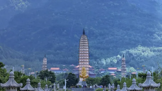 Dali: Cangshan Mountain + Three Pagodas of Chongsheng Temple + Longkan Wharf + Haishe Park Itinerary can be customized