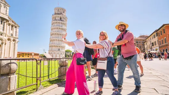 Tur Setengah Hari Pisa, Italia Berangkat di Pagi Hari: Katedral, Baptisterium, Porta Santa Maria, Florence