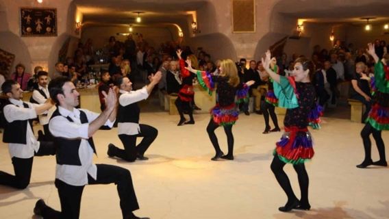 Đêm Thổ Nhĩ Kỳ trong hang động Cappadocia – Bữa tối & Đồ uống không giới hạn cùng các tiết mục biểu diễn trực tiếp