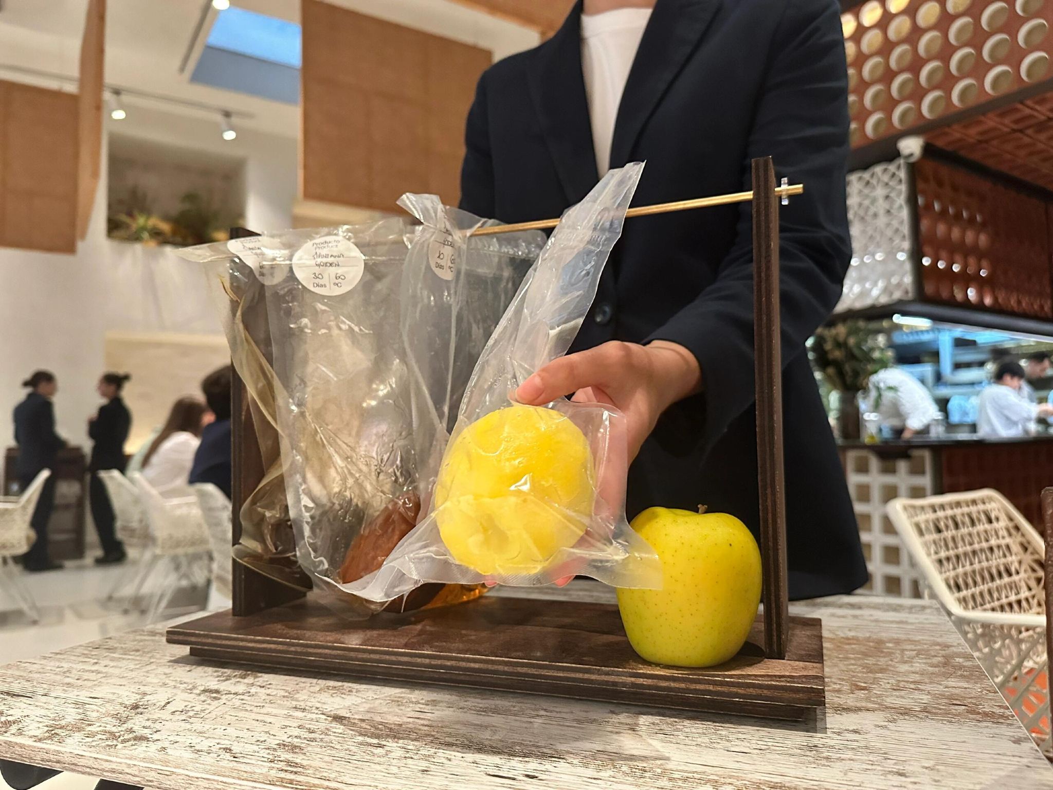 Restaurant reservation service for the popular La Pepita in Barcelona, Spain