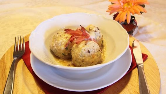 Bolzano: Guided Traditional Food Tour