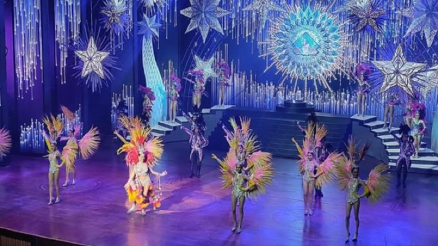 พัทยา: อัลคาซ่าร์ คาบาเร่ต์ โชว์ ที่นั่งวีไอพี พร้อมรถรับส่งส่วนตัว