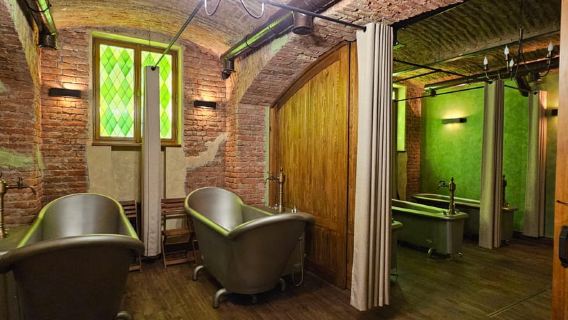 Praga: bagno termale con birra e vino e esperienza nella grotta di sale