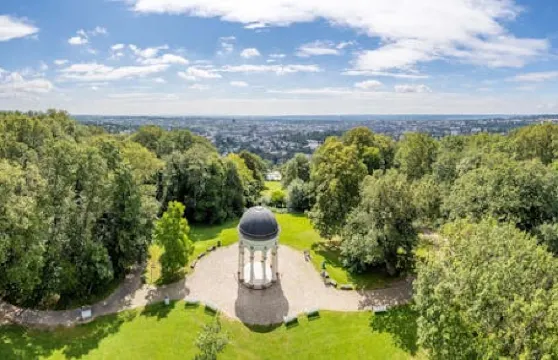 搭乘纜車遊覽內羅山，包含內羅山導覽步行之旅及內羅山纜車