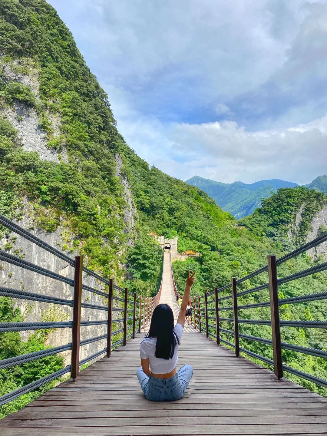 1-Day Chongqing Private Tour: 816 Nuclear Project + Mt.Wuling Great Rift Valley + Wujiang Cruise - Uncover China's Cold War Relics - Immersive Canyon Cliff Experience