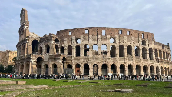 Italy Colosseum, Palatine Hill, and Roman Forum small group tour