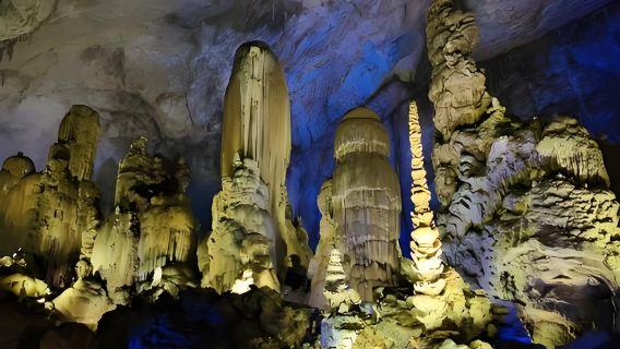 Au départ de Guiyang : excursion d'une journée à la grotte de Zhijin et au Grand Canyon de Zhijin (visite de groupe en chinois)