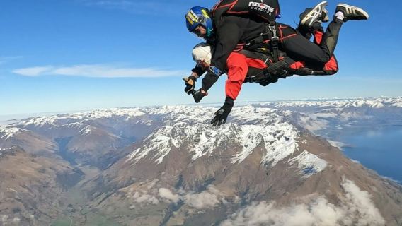 NZONE: Lancio con paracadute fino a 15.000 piedi