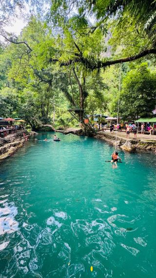 ทัวร์ 1 วันวังเวียง + เรือคายัคแม่น้ำน้ำสอง + ถ้ำจันทน์ + อาหารกลางวัน + รถรับส่ง + จองเริ่มต้น 1 คน