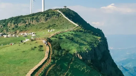 Liupanshui Wumeng Grass Plain + Yaochi Day Tour with Bilingual Service (Chinese-English)