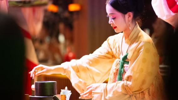 [งานเลี้ยงพระราชวัง·งานเลี้ยงหลวง] ปักกิ่ง งานเลี้ยงพระราชวัง|การแสดงอาหารค่ำสไตล์ราชสำนักโบราณแบบพาโนรามาที่ดื่มด่ำกับวัฒนธรรม [เลือกได้ทั้งมื้อกลางวัน/มื้อค่ำ + ชมการแสดง, อาหารและเครื่องดื่มสไตล์ "กั๋วเฉา"]