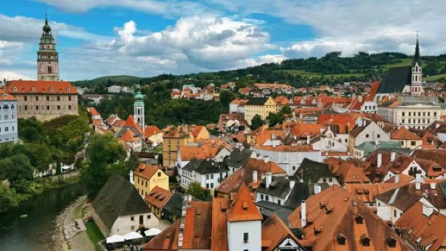 捷克CK小鎮【克姆魯洛夫城堡+聖維特教堂】中文包車一日遊