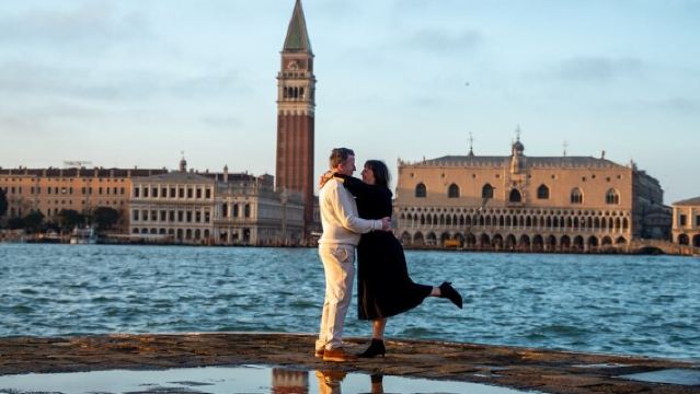 Cinematic Photoshoot in Venice: Capture Venice Hidden Gems