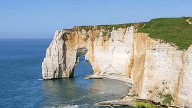 Paris klasik: Sewaan peribadi menghubungkan tiga tarikan utama di Tebing Aval