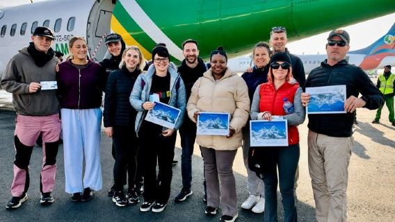 Kathmandu: Everest Flight by Plane or Helicopter Landing Tour