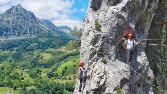 RAMALES DE LA VICTORIA, CANTABRIA: VÍA FERRATA DEL CALIZ, BEGINNER'S LEVEL