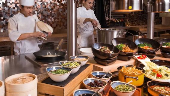บุฟเฟ่ต์ตลอดวันที่ร้านอาหารบลูเบย์ โรงแรมคราวน์ พลาซ่า มาเก๊า (อาหารจีน-ตะวันตก+จุดถ่ายรูปสวยงาม+อาหารนานาชาติ+รับประทานแบบไม่จำกัด)