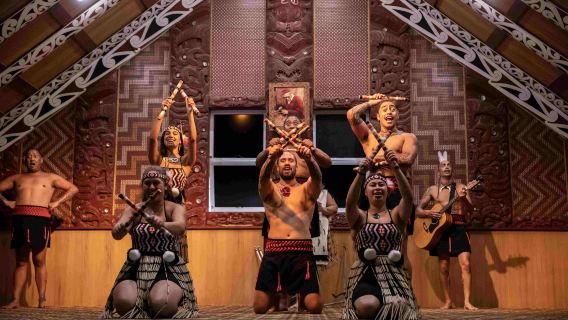 Tur berpemandu ke Desa Budaya Maori Te Puia, Rotorua, Pulau Utara, Selandia Baru