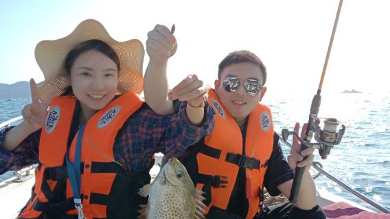 海南三亞36尺專業釣魚艇純海釣近海4小時/含釣具/餌料（專業漁民+全頂棚不晒+小二服務導釣+暈貼礦泉水）