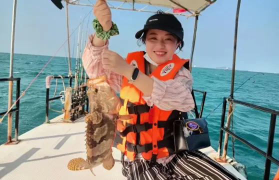 海南三亞專業釣魚艇出海海釣4小時【專業船長教學+免費提供魚竿魚餌+全程無二次消費】