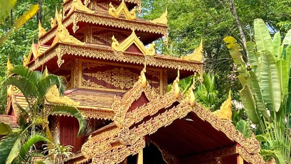 ทัวร์วันเดียว/ทัวร์หลายวัน จัตุรัสสาดน้ำสิบสองปันนา วัดพุทธหลักสิบสองปันนา และสวนจักรพรรดิหม่านถิง พร้อมบริการภาษาอังกฤษและภาษาจีน