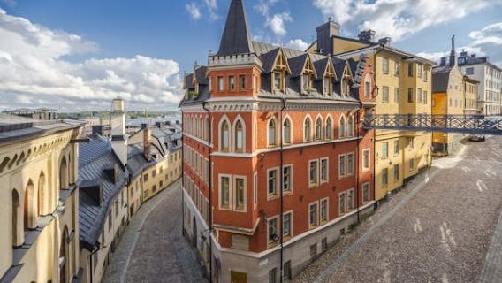 Private guided Östermalm city walk