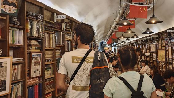 Local architects take you to unlock the magical Chongqing|Yangtze River Ferry|Authentic Food and Beverages|Peninsula Night View-Eatwith