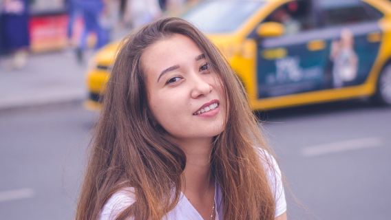 Todo tipo de intérpretes, guía turístico , servicio de coche privado con conductor alquilados, fotógrafos, acompañantes comerciales, acompañantes médicos, guías de viaje y servicios de viaje personalizados en todo Cabo Verde.