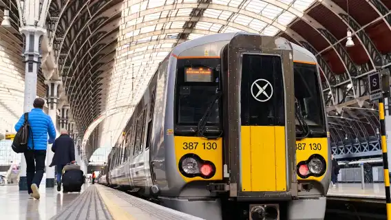 รถไฟด่วน: ตั๋วรถไฟระหว่างท่าอากาศยานลอนดอนฮีทโธรว์และสถานีรถไฟแพดดิงตัน [เลือกได้ทั้งเที่ยวเดียวหรือไปกลับ/สามารถยกเลิกได้ล่วงหน้า 1 วัน/ซื้อแล้วเดินทางได้ทันที]