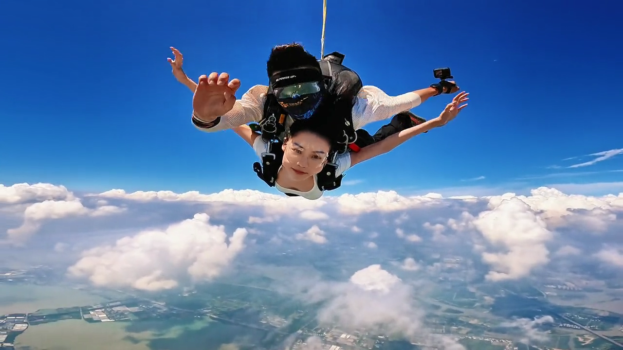 山西太原赫茲4000米直升機跳傘雙人高空跳傘【4000米自由落體+專業高清視頻拍攝+視頻剪輯】