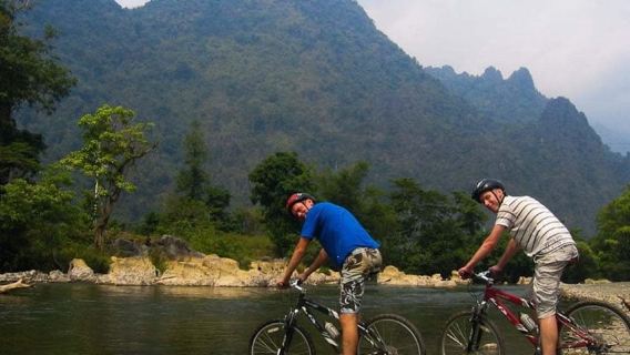 Vang Vieng: Blue Lagoon and Countryside Bike Tour with Lunch