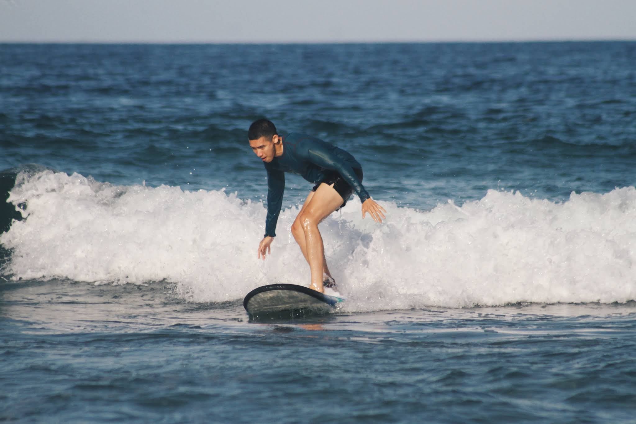 Esperienza di surf a Kuta, Bali [Lezione individuale con istruttore/trasferimento opzionale/parapendio/equitazione]