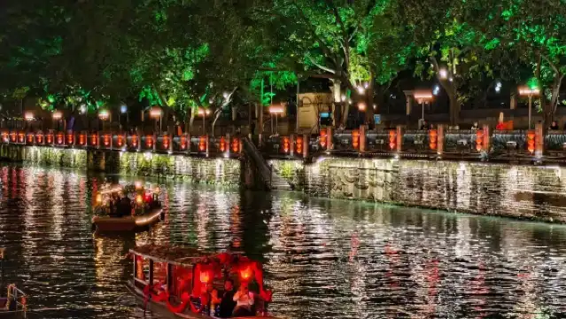 Chengdu Jinjiang Cruise: A must-visit night attraction, showcasing the city's iconic skyline by boat
