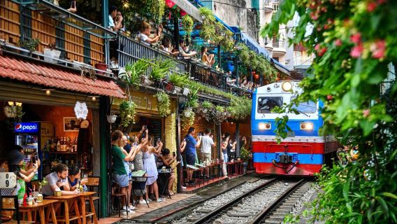 Tour Ẩm Thực Đường Phố Hà Nội: Ẩm Thực Khu Phố Cổ & Trải Nghiệm Địa Phương