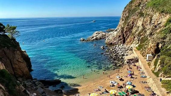 西班牙巴塞隆納周邊小鎮一日遊（藍色大海&平台熱銷100+）