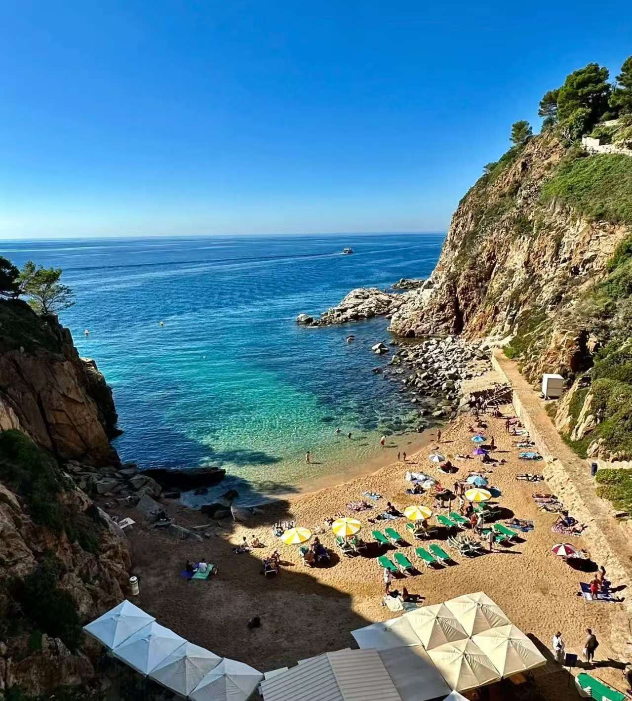 西班牙巴塞隆拿周邊小鎮一日遊（藍色大海&平台熱銷100+）