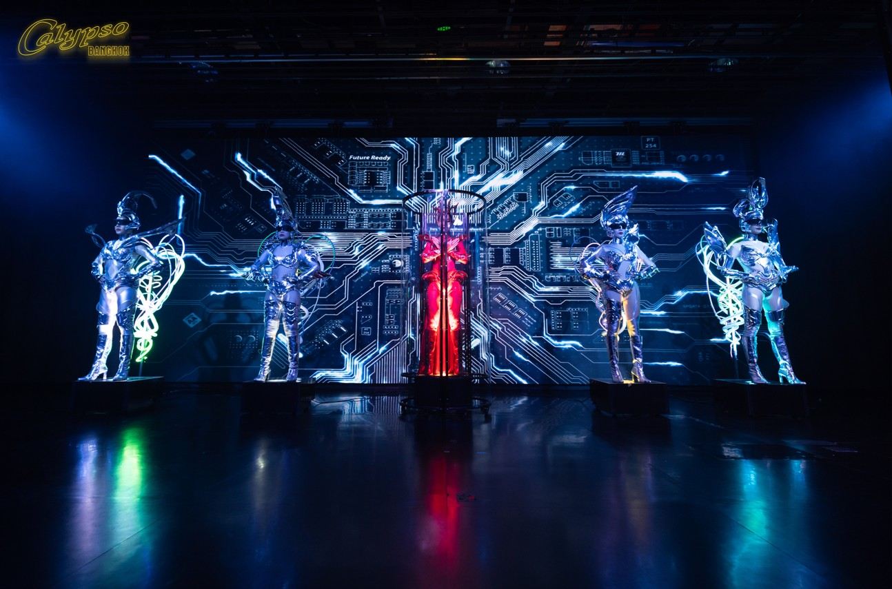 Biglietto scontato per coppia per lo spettacolo dei ladyboy Calypso Cabaret a Bangkok alle 21:00