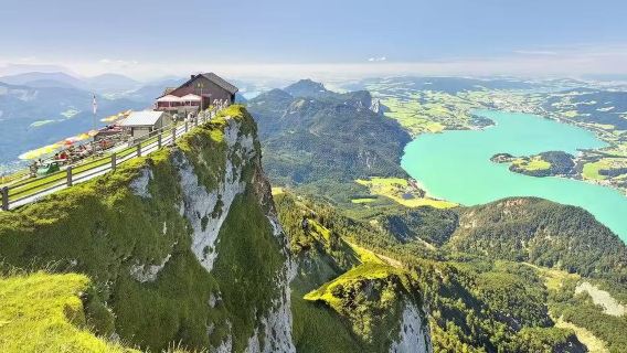 Salzburg round-trip: 1-day tour to Hallstatt and Wolfgangsee Lake with private charter