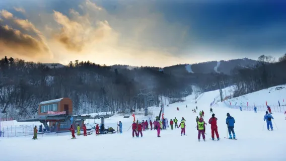 Yabuli Ski Resort Day Tour (Harbin) (Chinese Language Package Included)