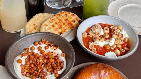 Tempahan restoran Oma London restoran tersembunyi Greek Barat England United Kingdom