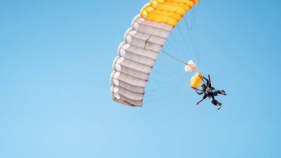 Мельбурн: прыжок с парашютом над Великой океанской дорогой [трансфер из города по желанию | возможность приобретения фото и видео | захватывающий вид на побережье с высоты | сертификат о прыжке в подарок | Skyone Skydiving]