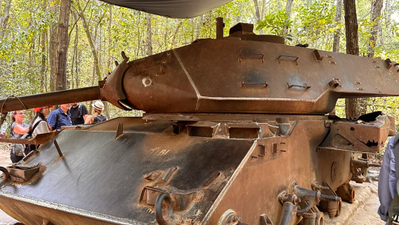 ベトナム・ホーチミンのワンデーツアー：史跡クチトンネル、統一会堂、サイゴン・ノートルダム大聖堂、史跡クチトンネル